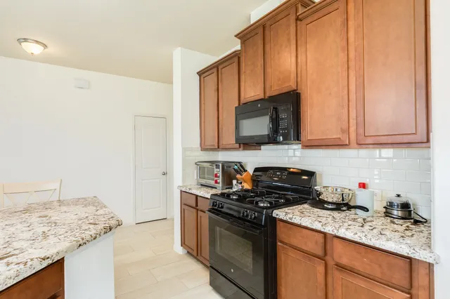 $499,883 | 707 Burr Oak, Richwood, TX 77531