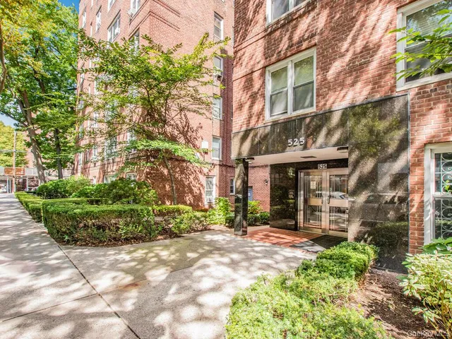 $375,000 | 525 West 236th Street, Unit 6H | Central Riverdale