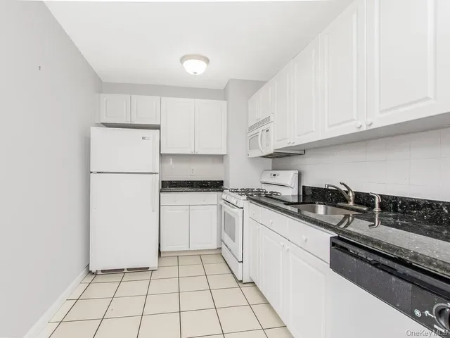 $375,000 | 525 West 236th Street, Unit 6H | Central Riverdale