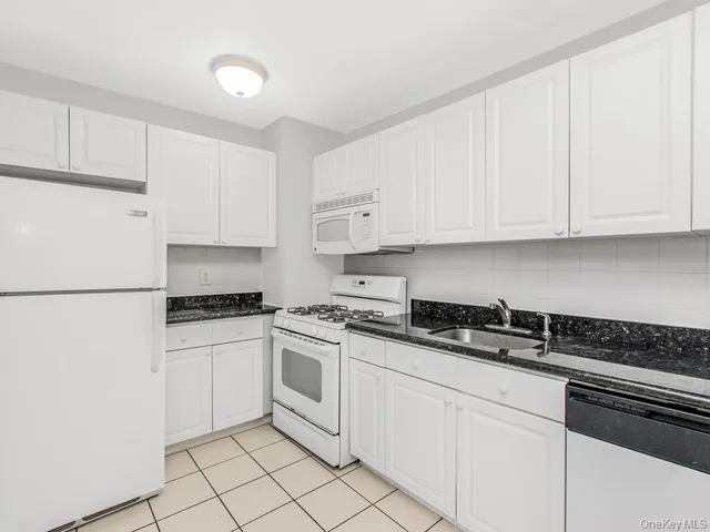 $375,000 | 525 West 236th Street, Unit 6H | Central Riverdale