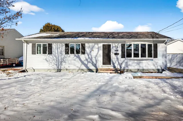 $309,900 | 916 Charles Street, Little Chute, WI 54140