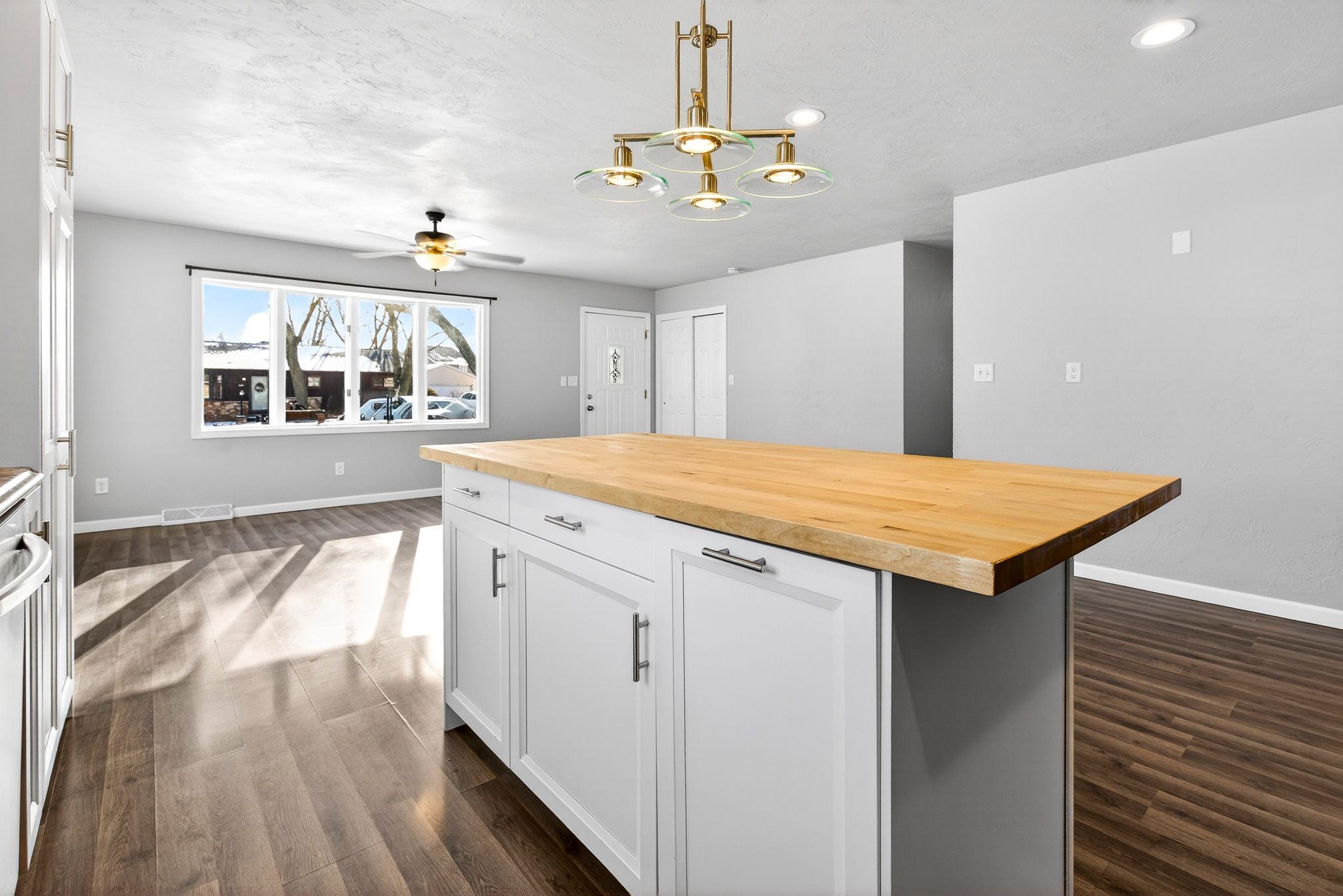 916 Charles Street Little Chute, WI 54140 - Photo 7 of 45