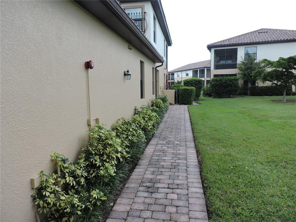 20201 Ragazza Circle, Unit 102 Venice, FL 34293 - Photo 2 of 18