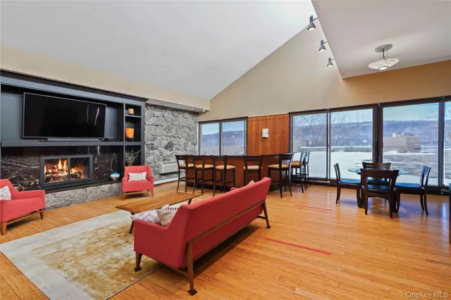 $2,100 | 1155 Warburton Avenue, Unit 4P, Yonkers, NY 10701