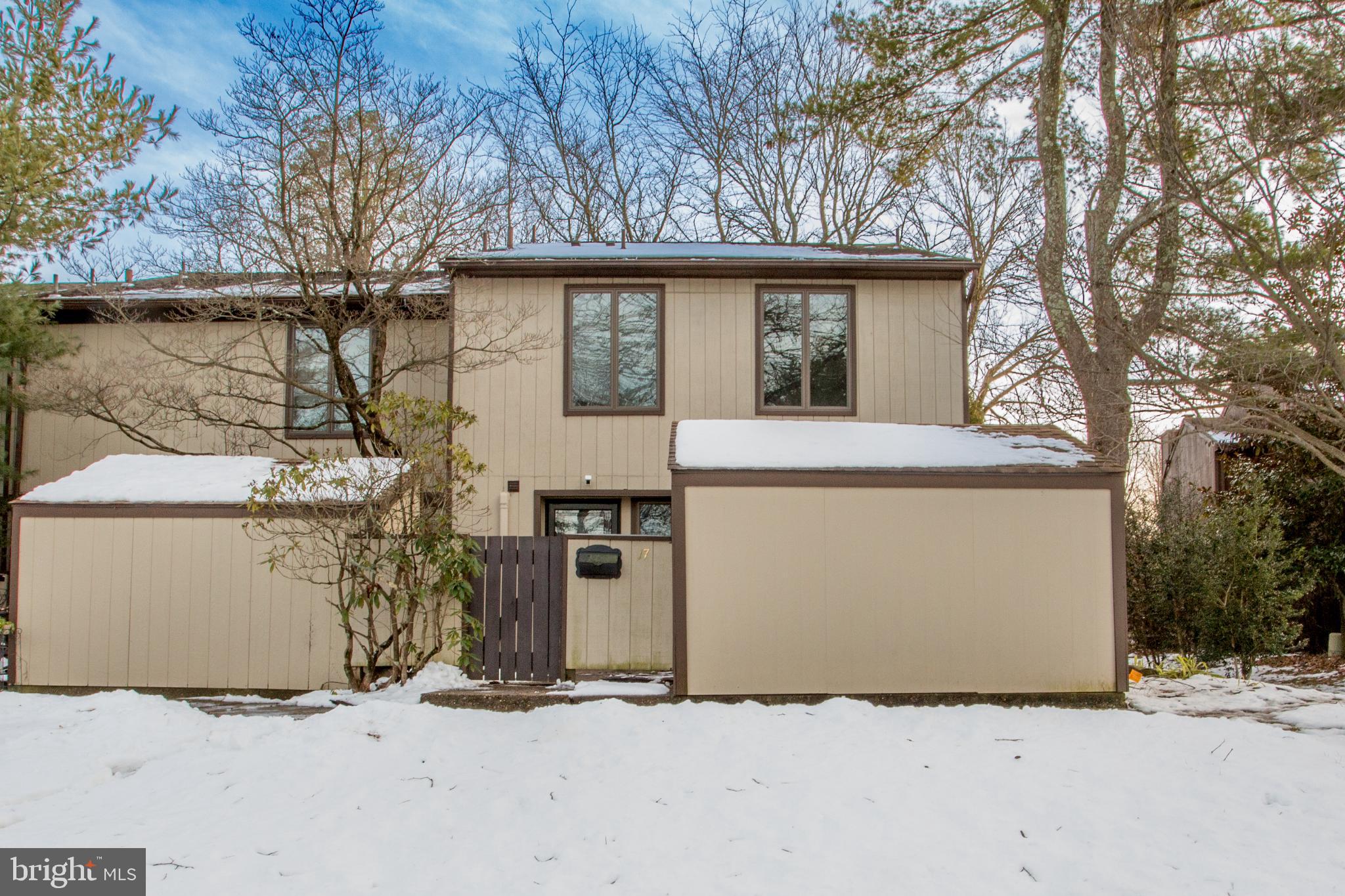 Welcome to 17 Eden Roc!