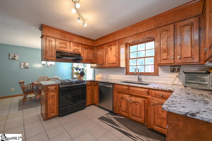 503 Lakewinds Boulevard Inman, SC 29349 - Photo 8 of 36