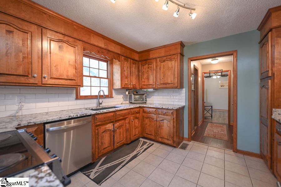 503 Lakewinds Boulevard Inman, SC 29349 - Photo 9 of 36