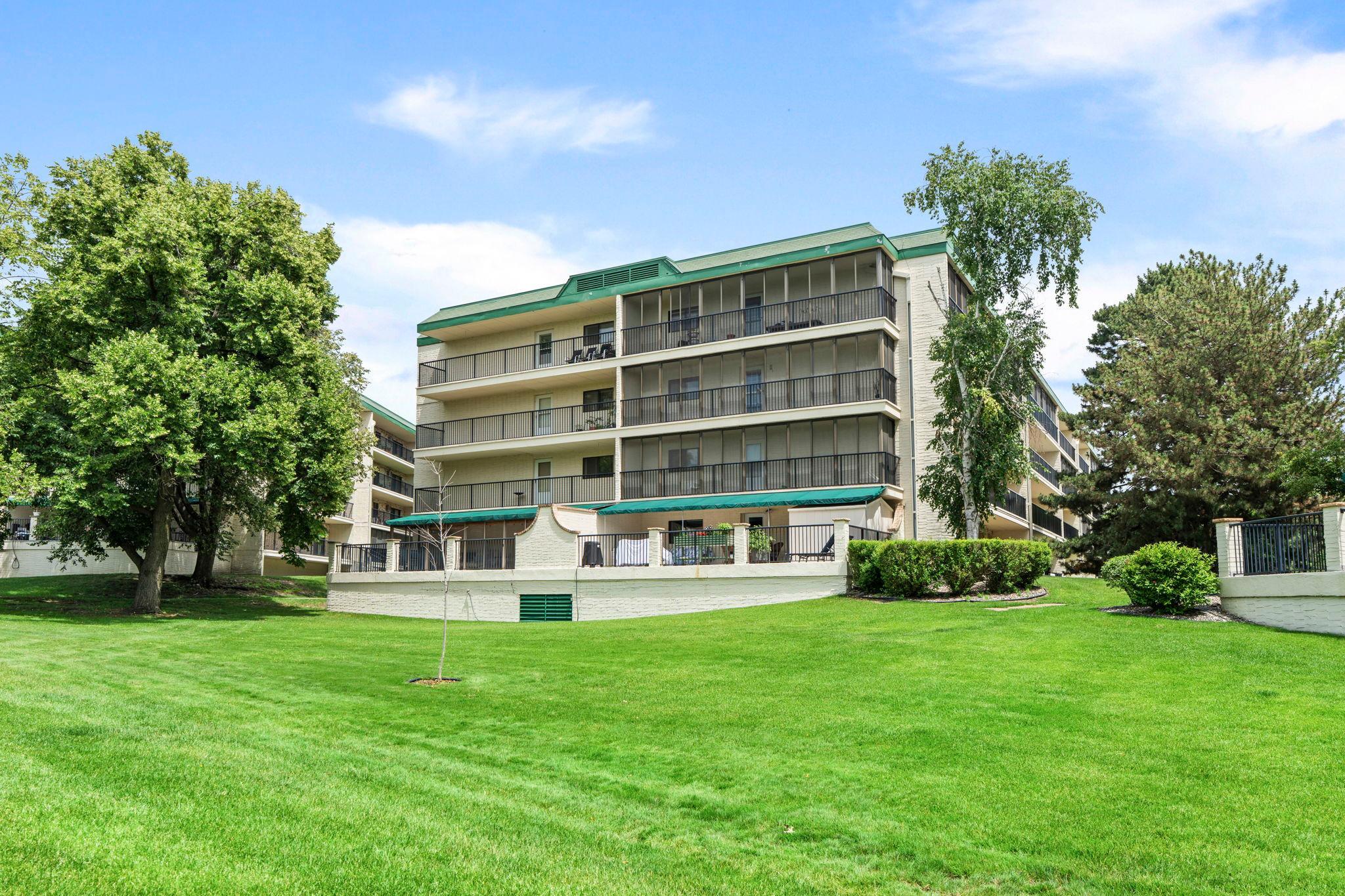 10411 Cedar Lake Road, Unit 419 Minnetonka, MN 55305 - Photo 30 of 58