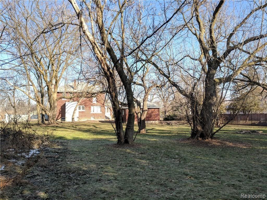 227 West Auburn Road Rochester Hills, MI 48307 - Photo 2 of 9