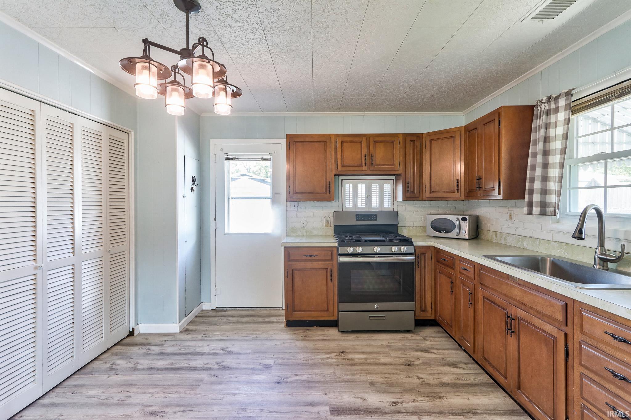 721 Hanover Road Evansville, IN 47710 - Photo 10 of 24 Gallery Image 10