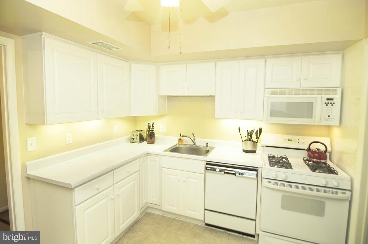 119 Cross Keys Road, Unit R119D Baltimore, MD 21210 - Photo 14 of 30 Kitchen