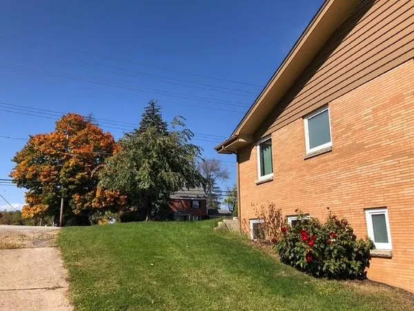 $2,500 | 335 Commonwealth Avenue, West Mifflin, PA 15122
