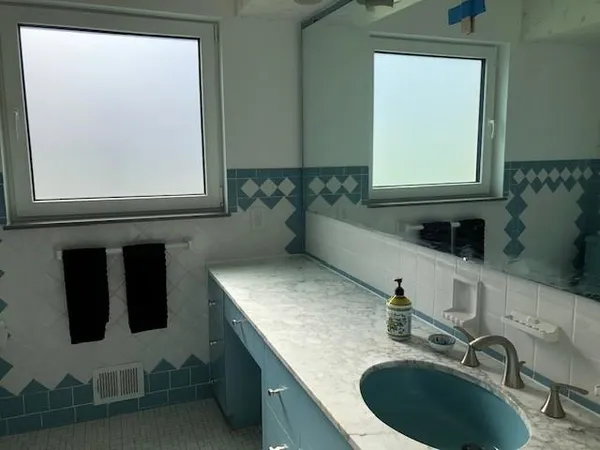 $2,500 | 335 Commonwealth Avenue, West Mifflin, PA 15122