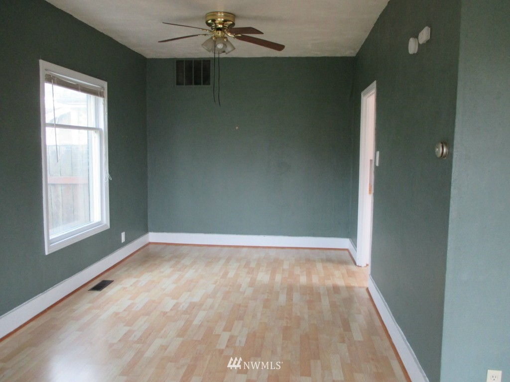 131 Southwest 4th Street Chehalis, WA 98532 - Photo 3 of 15 Gallery Image 3