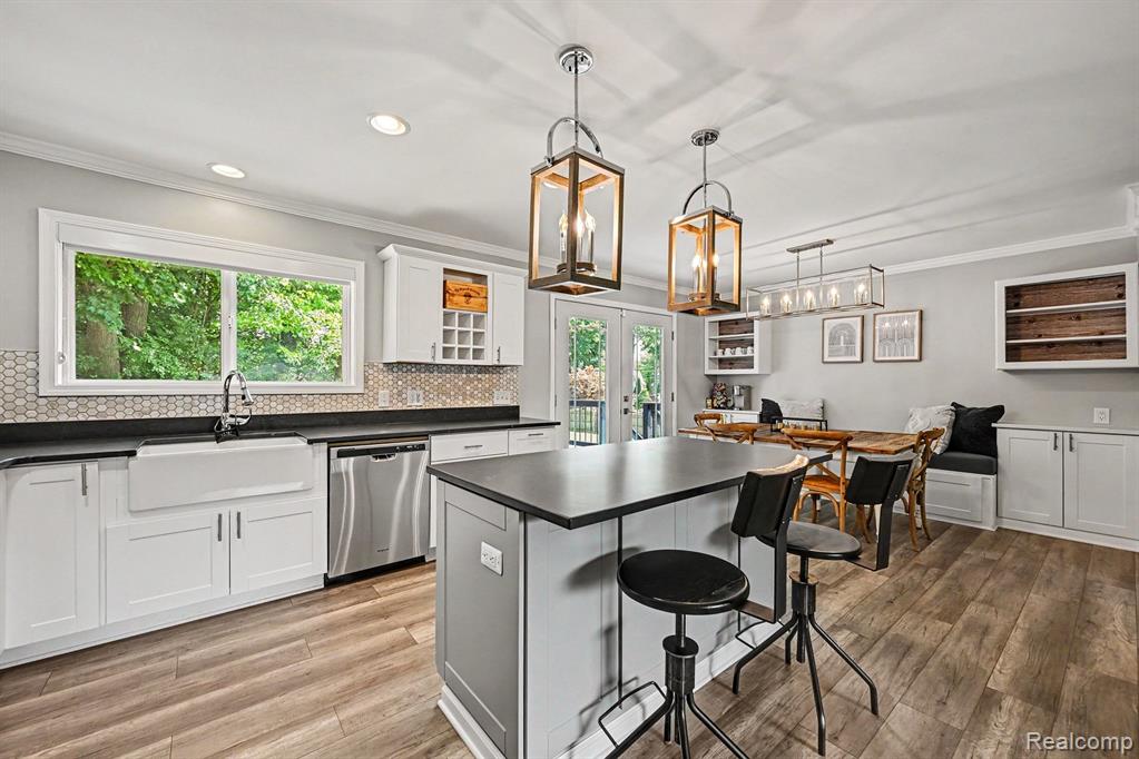 2104 Highfield Road Waterford, MI 48329 - Photo 7 of 38 Gallery Image 7