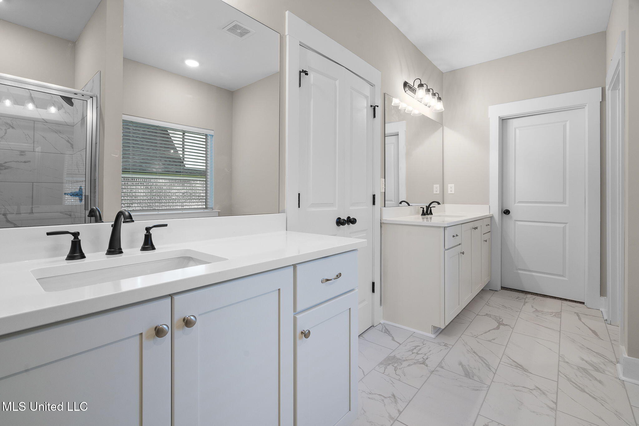 7684 Ridgefield Drive Horn Lake, MS 38637 - Photo 14 of 29 Master Bathroom from Shower