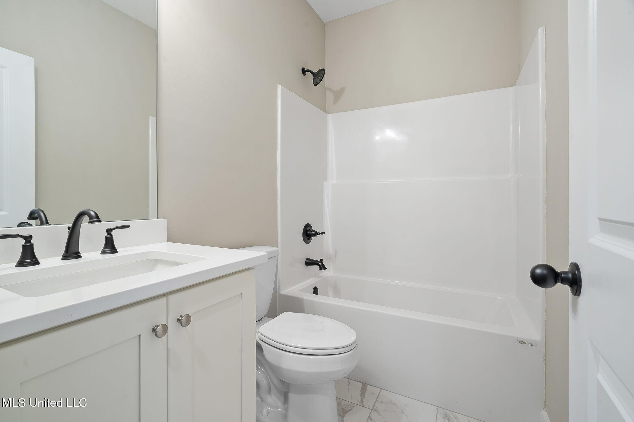 7684 Ridgefield Drive Horn Lake, MS 38637 - Photo 20 of 29 Bathroom 2