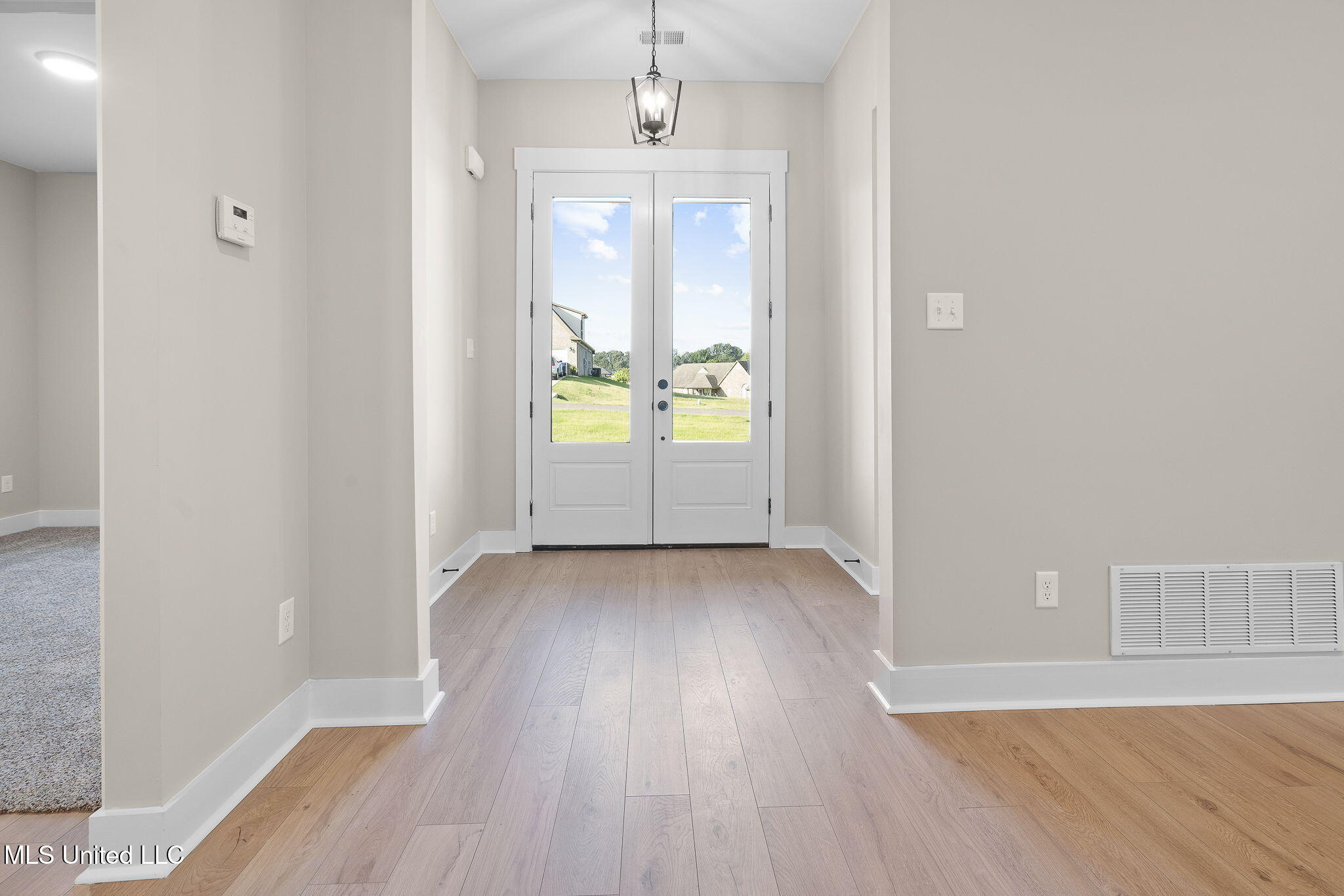 7684 Ridgefield Drive Horn Lake, MS 38637 - Photo 2 of 29 Foyer