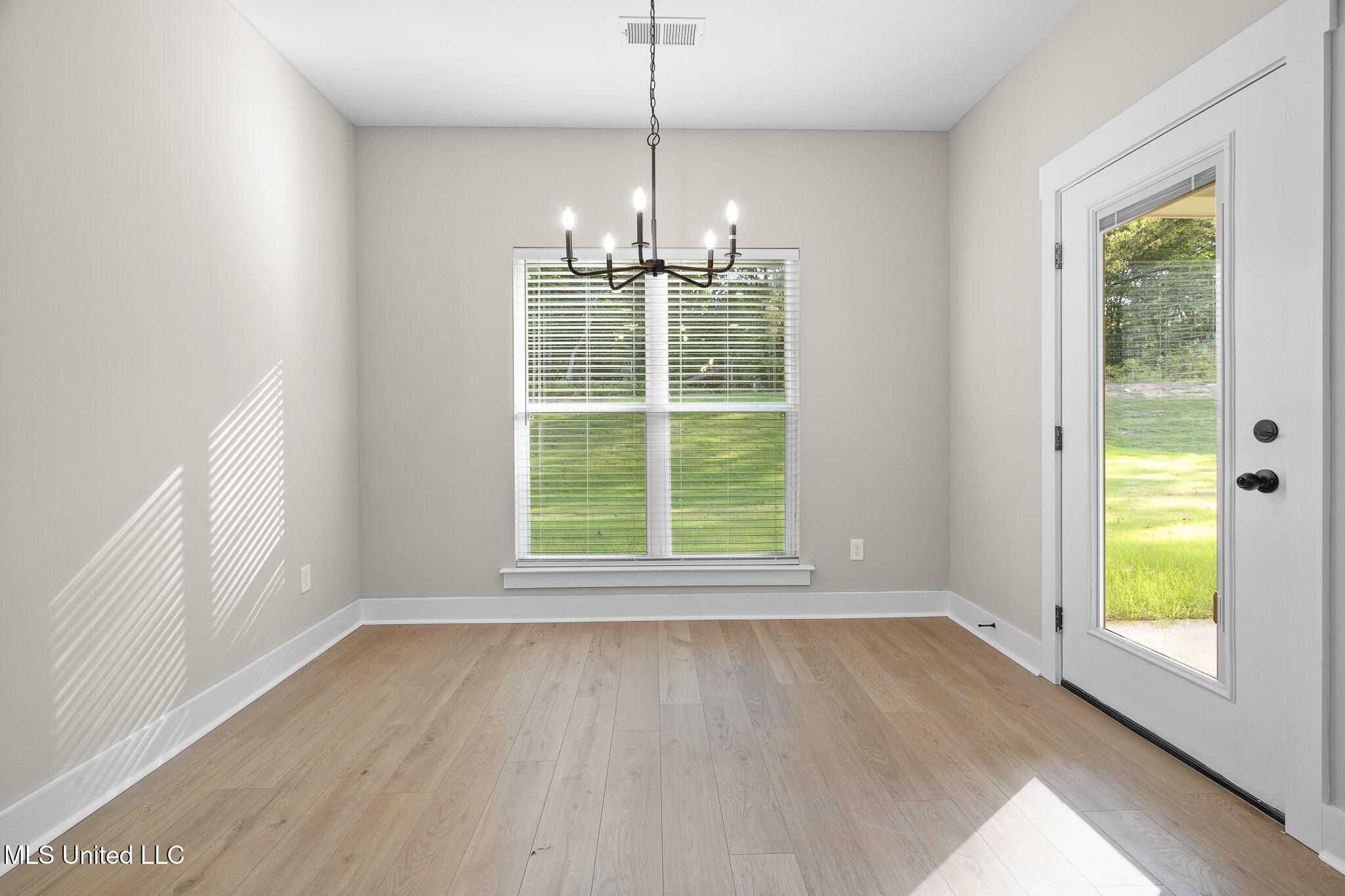 7684 Ridgefield Drive Horn Lake, MS 38637 - Photo 10 of 29 Breakfast Area