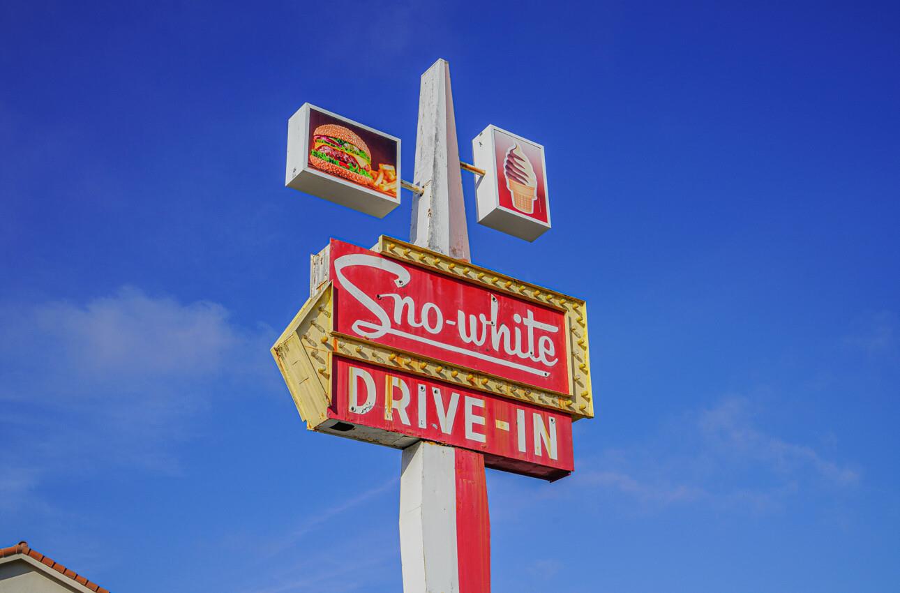 840 Seacliff Drive Aptos, CA 95003 - Photo 55 of 58 a street sign on a wall