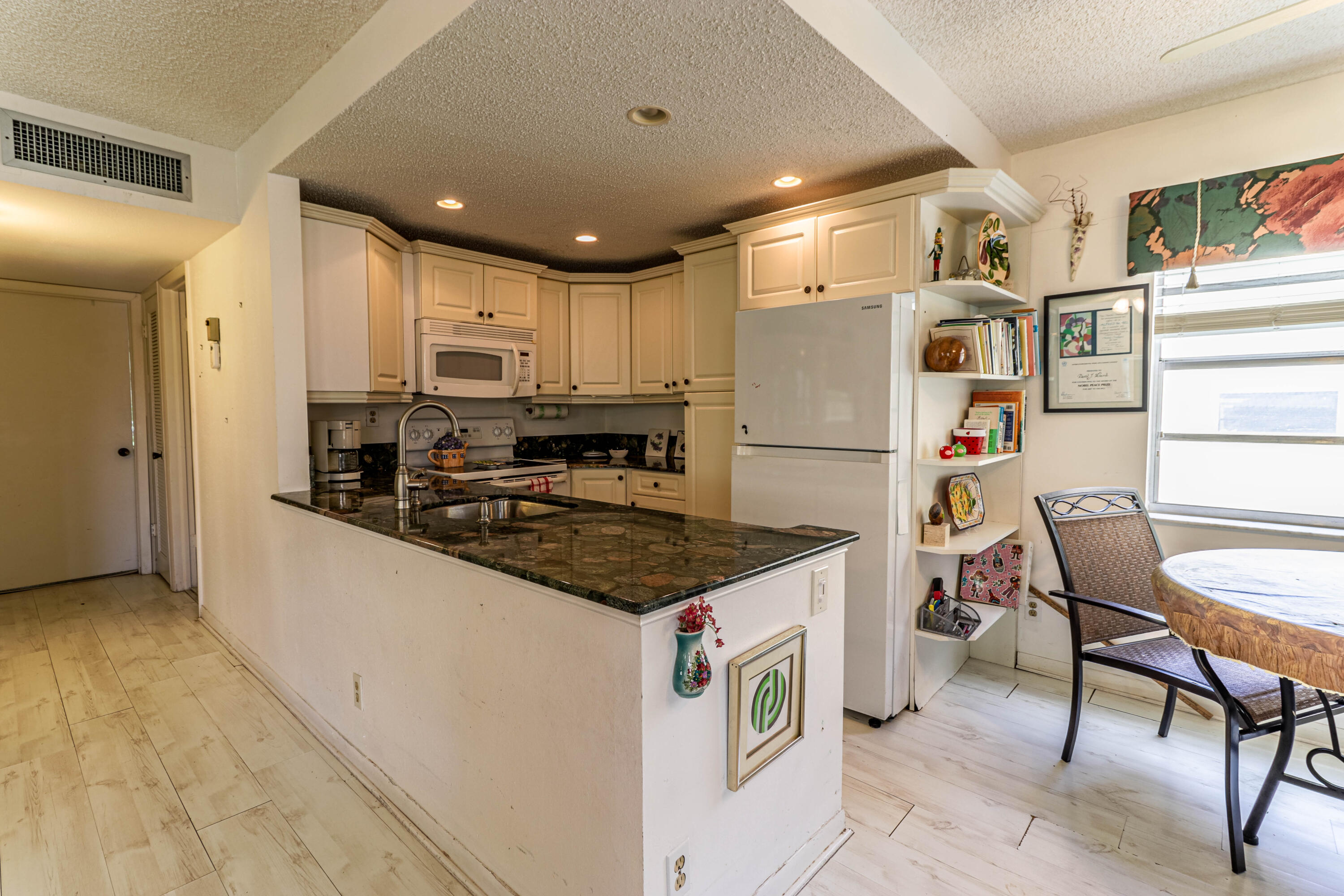 283 Normandy Lane Delray Beach, FL 33484 - Photo 2 of 18 IMG_3047-HDR