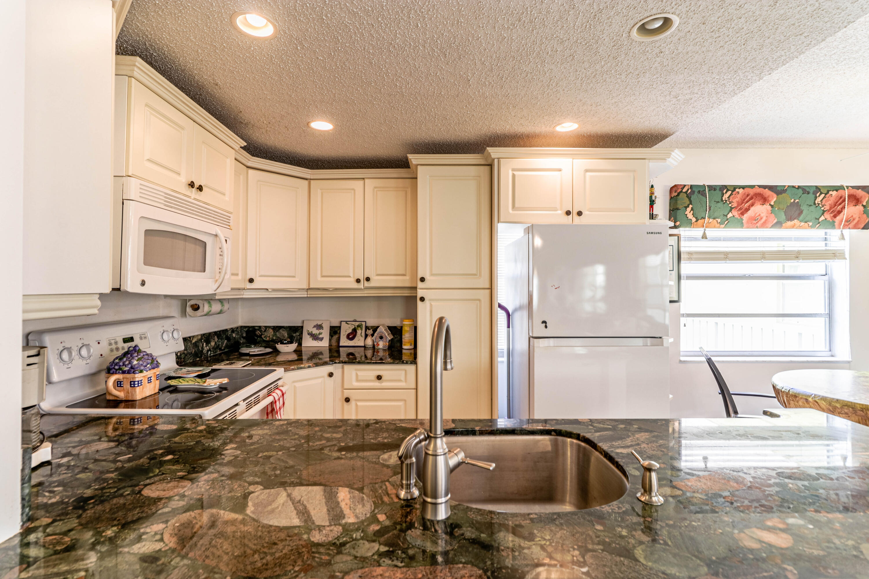 283 Normandy Lane Delray Beach, FL 33484 - Photo 3 of 18 IMG_3062-HDR
