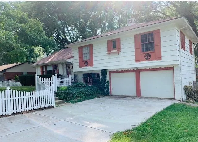 $235,000 | 4004 South Fuller Avenue, Independence, MO 64052