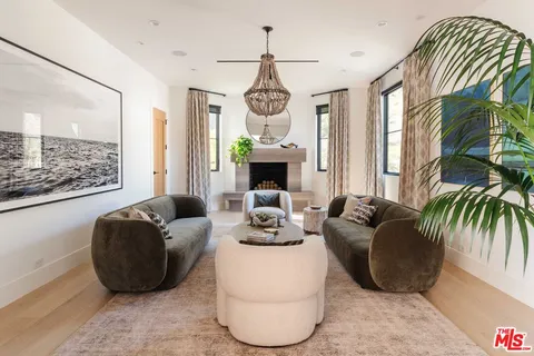 $9,995,000 | 17609 Camino De Yatasto, Pacific Palisades, CA 90272