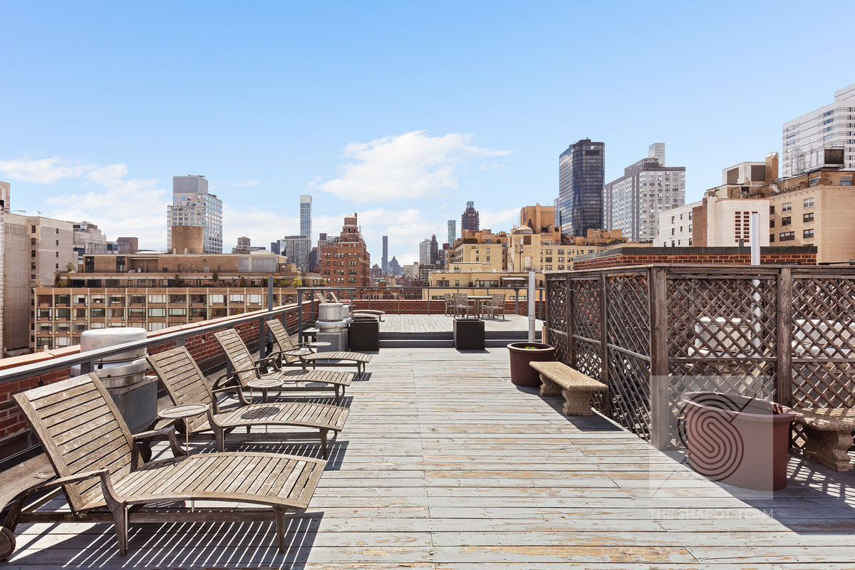 315 East 70th Street, Unit 7D Manhattan, NY 10021 - Photo 11 of 13