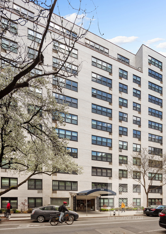 315 East 70th Street, Unit 7D Manhattan, NY 10021 - Photo 12 of 13