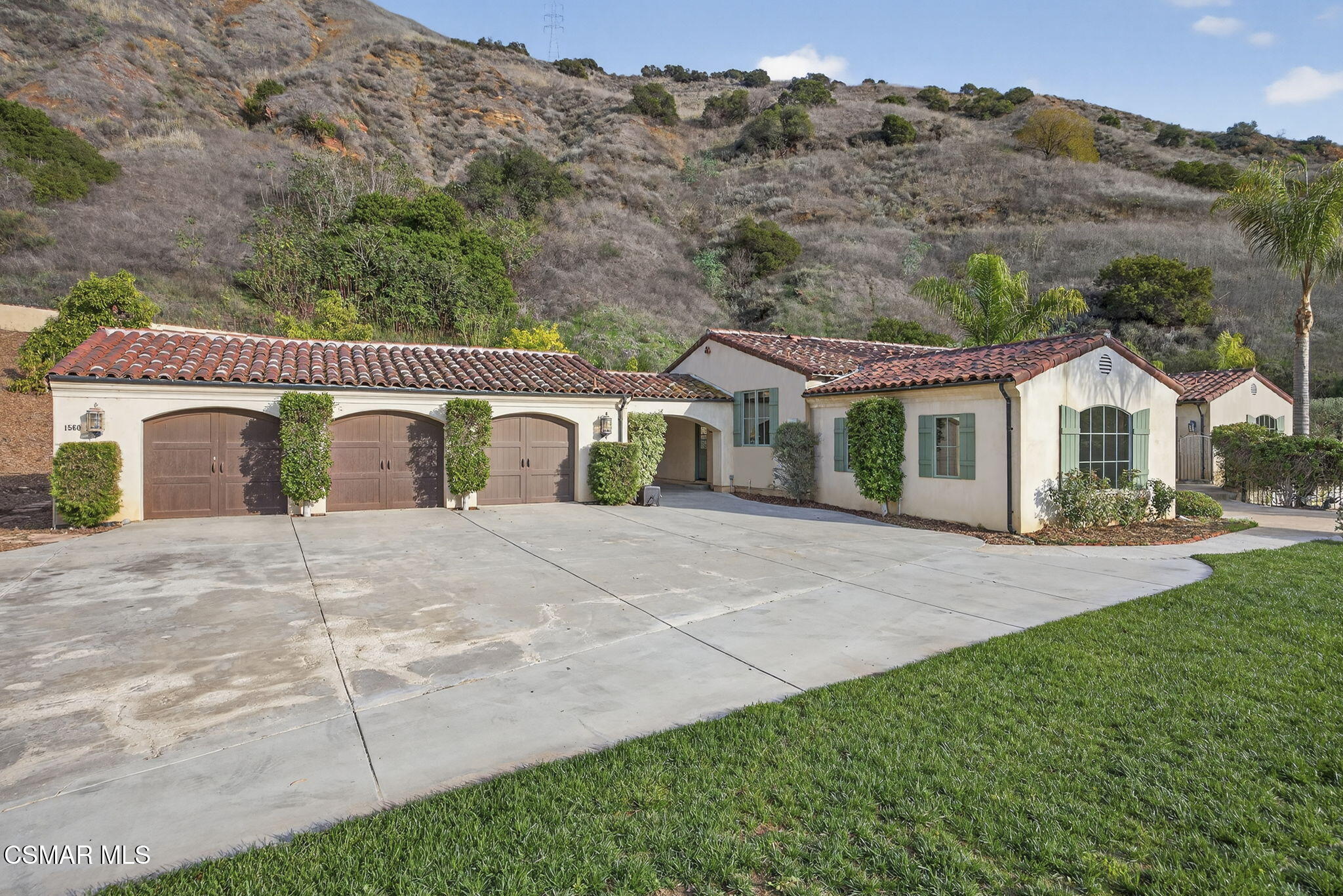 1560 Goodenough Road Fillmore, CA 93015 - Photo 47 of 81 Expansive driveway