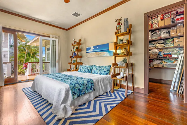 a kitchen that has a lot of cabinets in it