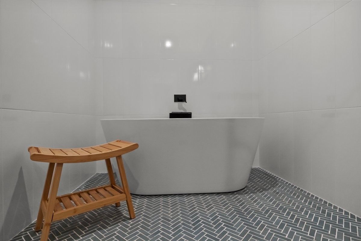 6405 Clydeton Road Waverly, TN 37185 - Photo 6 of 11 a view of a hallway with a chair and table