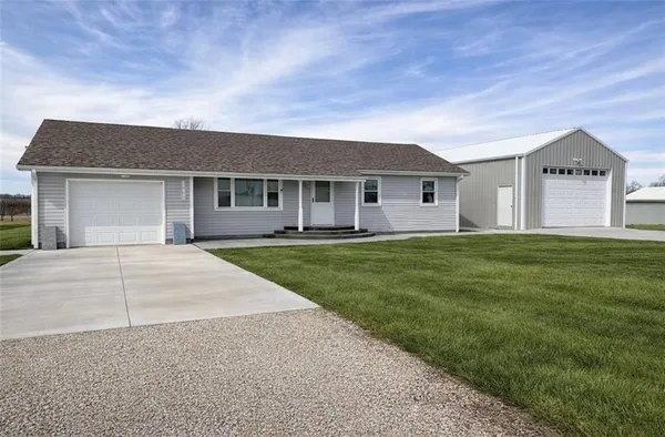 $299,000 | 1002 South Hughes Street, Hamilton, MO 64644