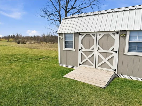 $299,000 | 1002 South Hughes Street, Hamilton, MO 64644