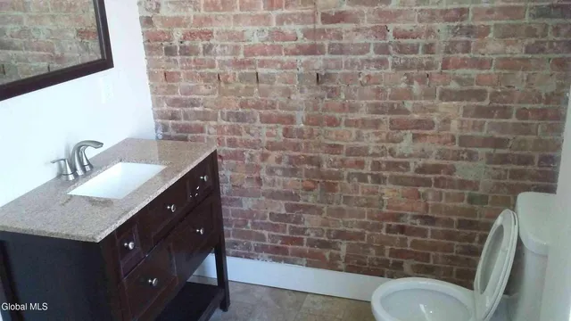 $1,195 | 24 Cataract Street, Unit 1, Cohoes, NY 12047