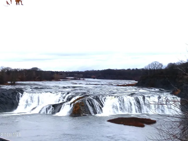 $1,195 | 24 Cataract Street, Unit 1, Cohoes, NY 12047