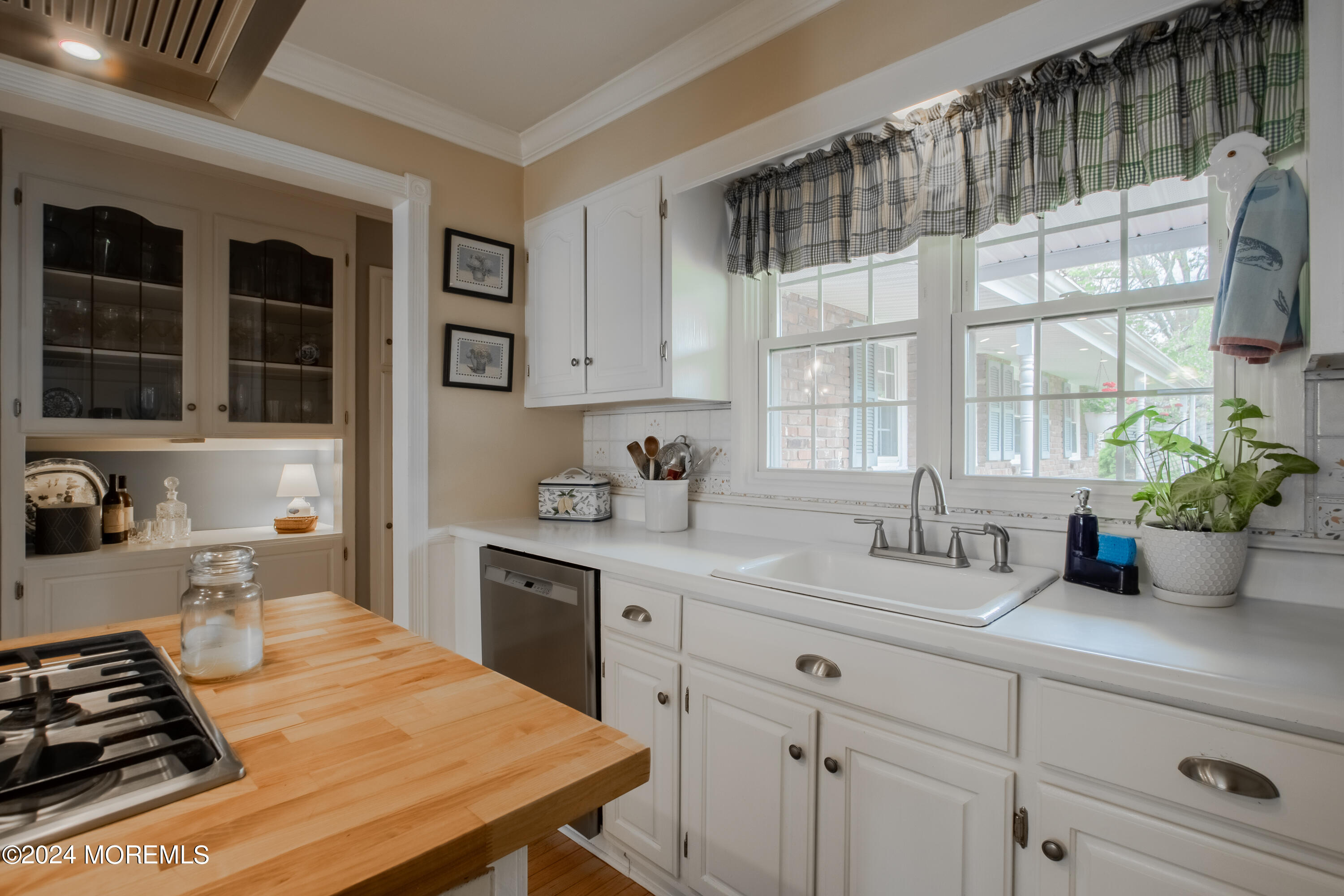25 Orchard Street Red Bank, NJ 07701 - Photo 6 of 44 _E3A7633-HDR