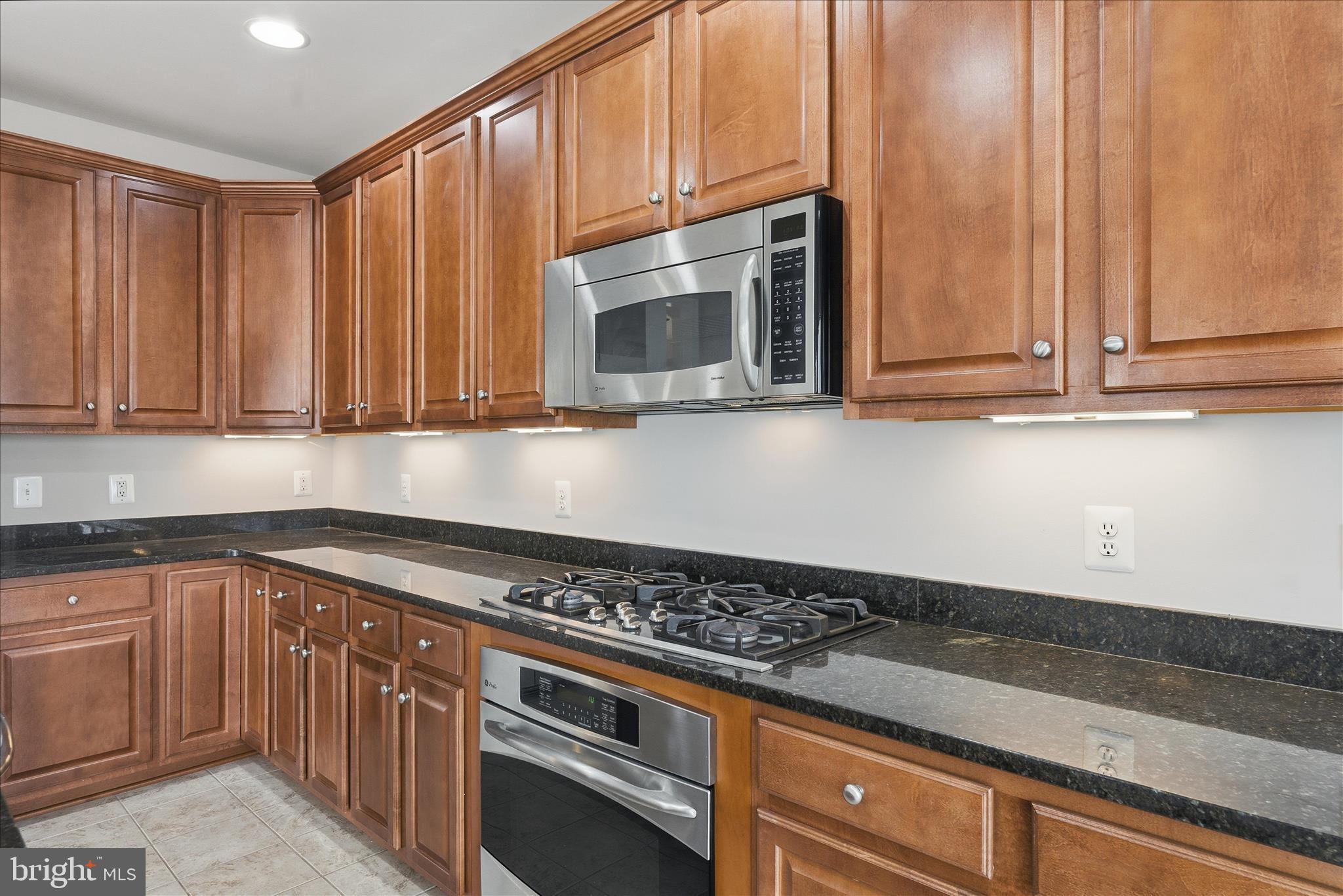 2102 Carthage Drive Woodbridge, VA 22191 - Photo 13 of 33 Kitchen