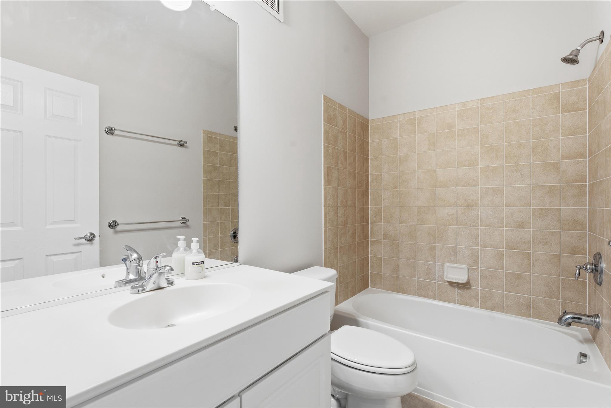 2102 Carthage Drive Woodbridge, VA 22191 - Photo 29 of 33 Hall Bath