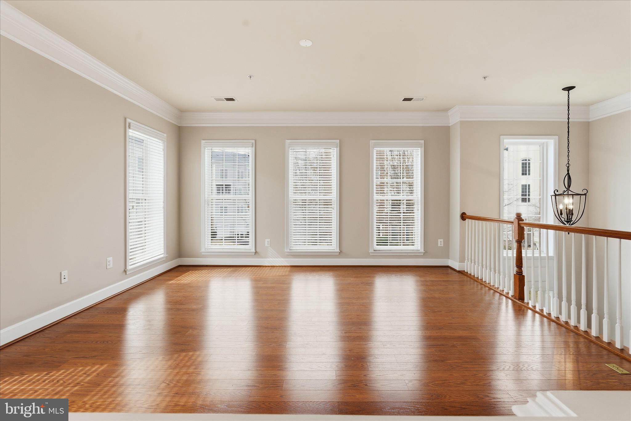 2102 Carthage Drive Woodbridge, VA 22191 - Photo 5 of 33 Living Room
