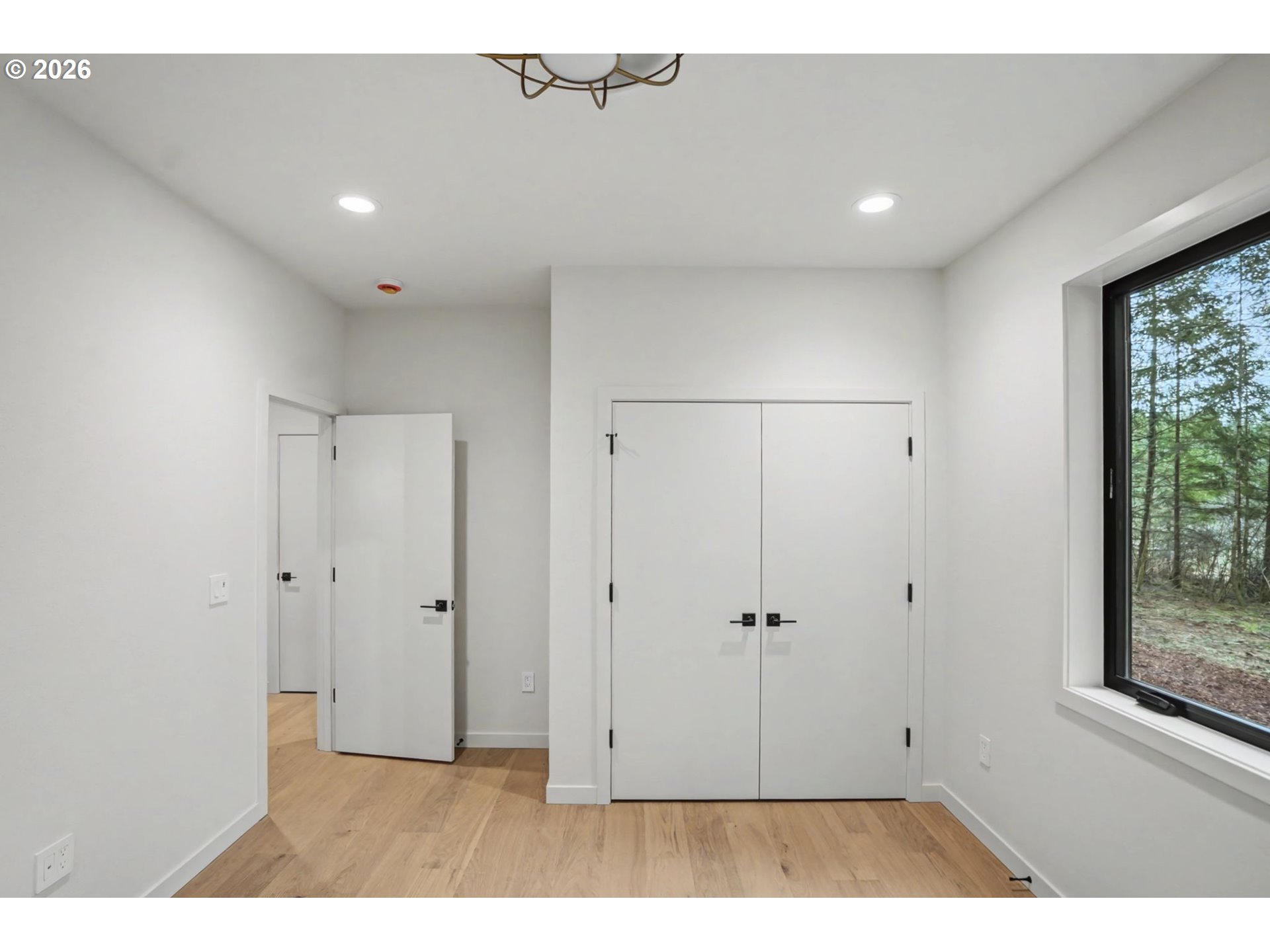 19850 Winters Hill Road Southeast Silverton, OR 97381 - Photo 30 of 48 a view of room with hardwood floor