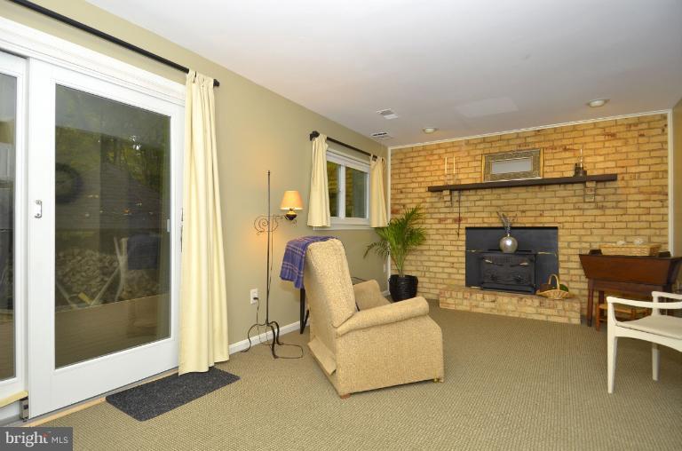 10414 Adel Road Oakton, VA 22124 - Photo 4 of 30 Interior (General)