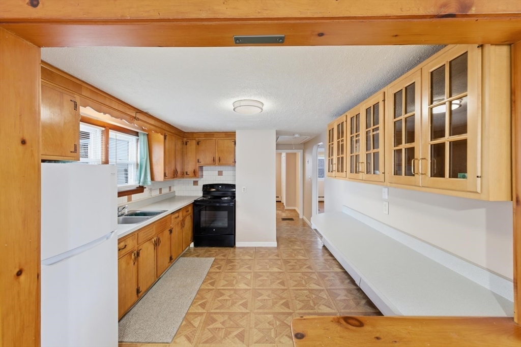 246 Pemberton Street Walpole, MA 02081 - Photo 8 of 40