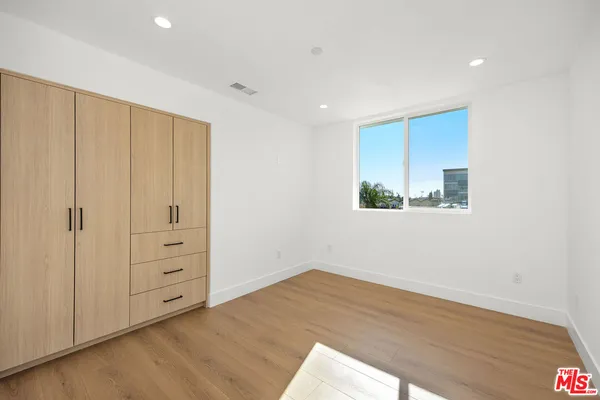 $5,500 | 6239 Banner Avenue, Los Angeles, CA 90038