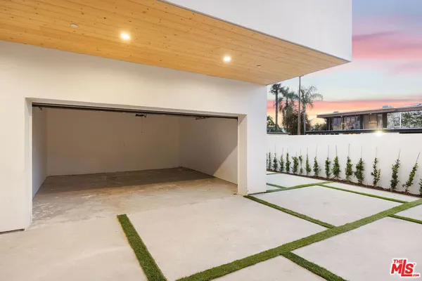 $5,500 | 6239 Banner Avenue, Los Angeles, CA 90038