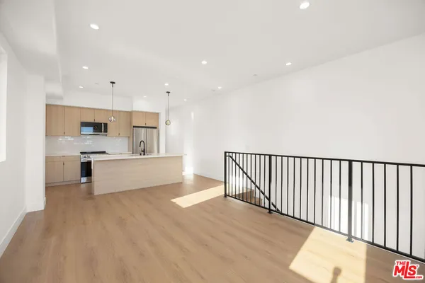 $5,500 | 6239 Banner Avenue, Los Angeles, CA 90038