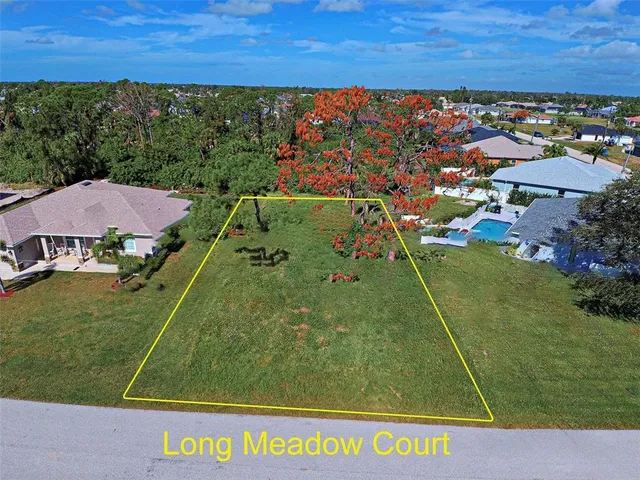 a view of a tennis court