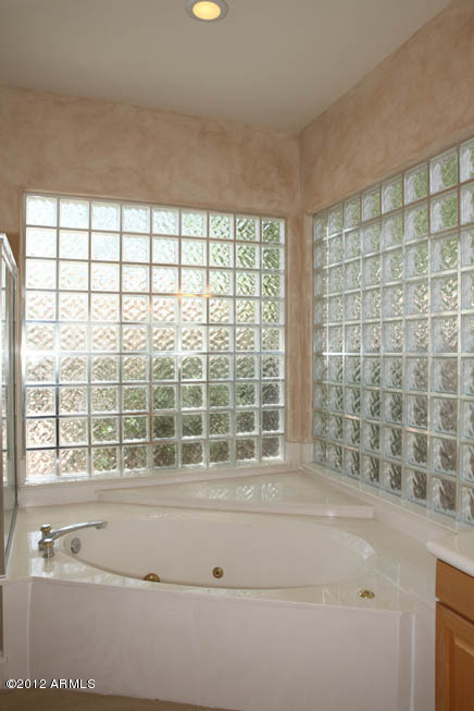 8159 East Mountain Spring Road Scottsdale, AZ 85255 - Photo 15 of 21 Master Bath-Tub