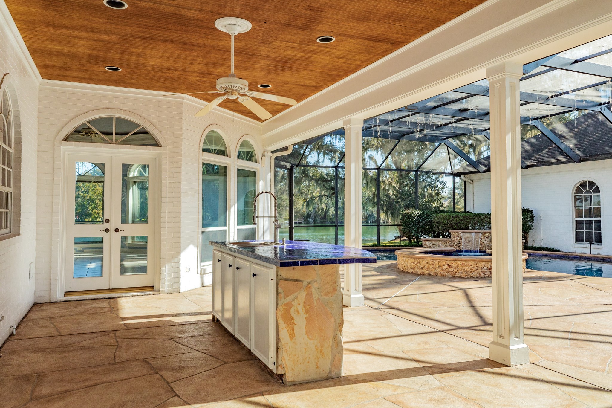 3 Bayou Road Lake Jackson, TX 77566 - Photo 15 of 50 a view of a patio with a table and chairs